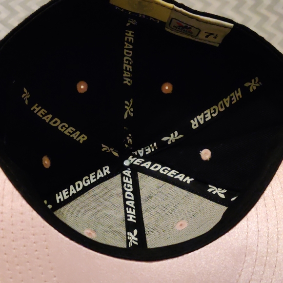 Headgear, women's flat bill, fitted baseball cap. - Picture 3 of 4